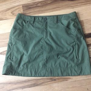 Green quick dry skort with mesh lining